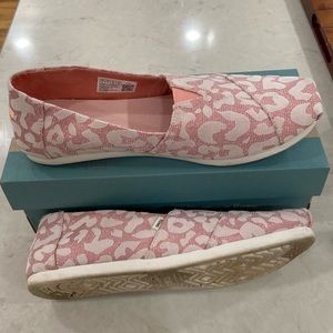 Tom’s Alpargata Coral Glitter Cheetah Women’s size 9